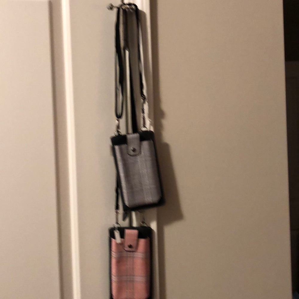 NWT cell phone cross body purse!